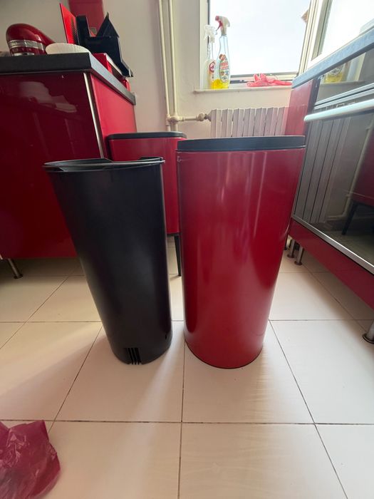 Cos de gunoi Brabantia Touch 30 L roșu – design premium, modelul nou