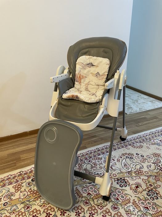 Детский стол для кормления продам дешево!