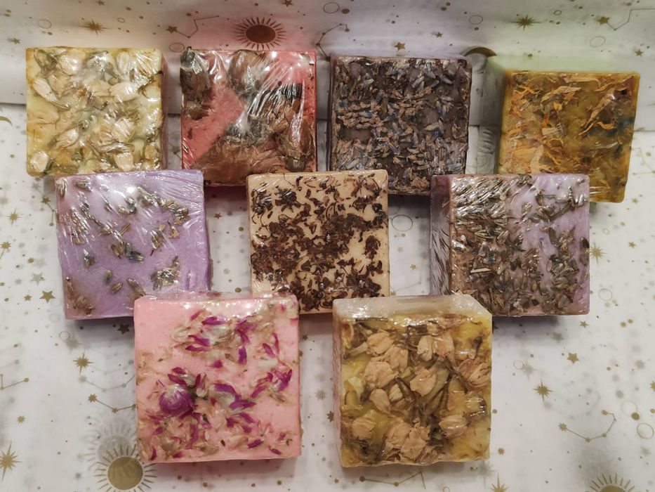 Ръчно изработени ароматни свещи и натурални сапуни