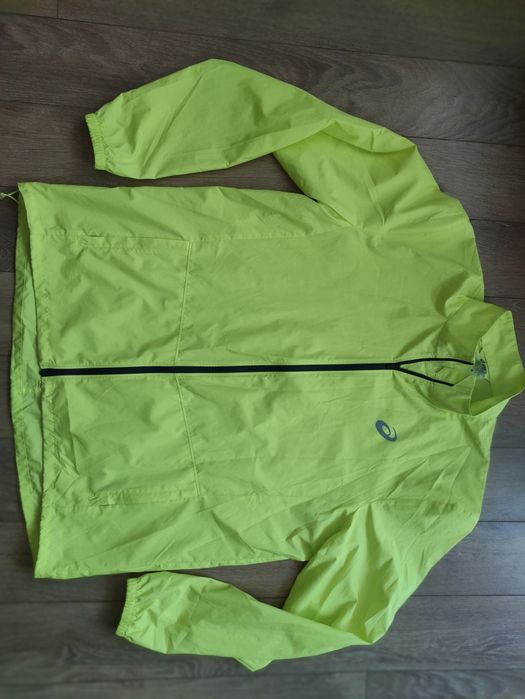 Яке против вятър ASICS