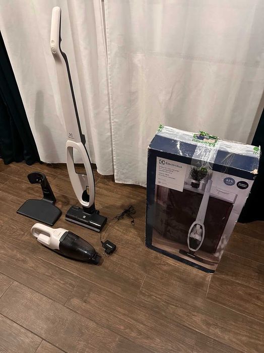 Okazie‼️Aspirator fara fir Electrolux Clean 500 impecabil, in cutie