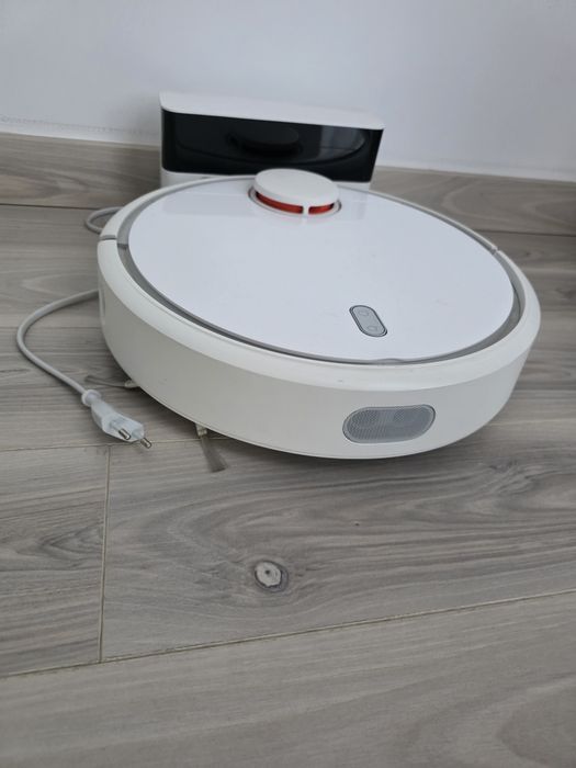 Xiaomi Mi Robot Vacuum – aspirator robot cu stație