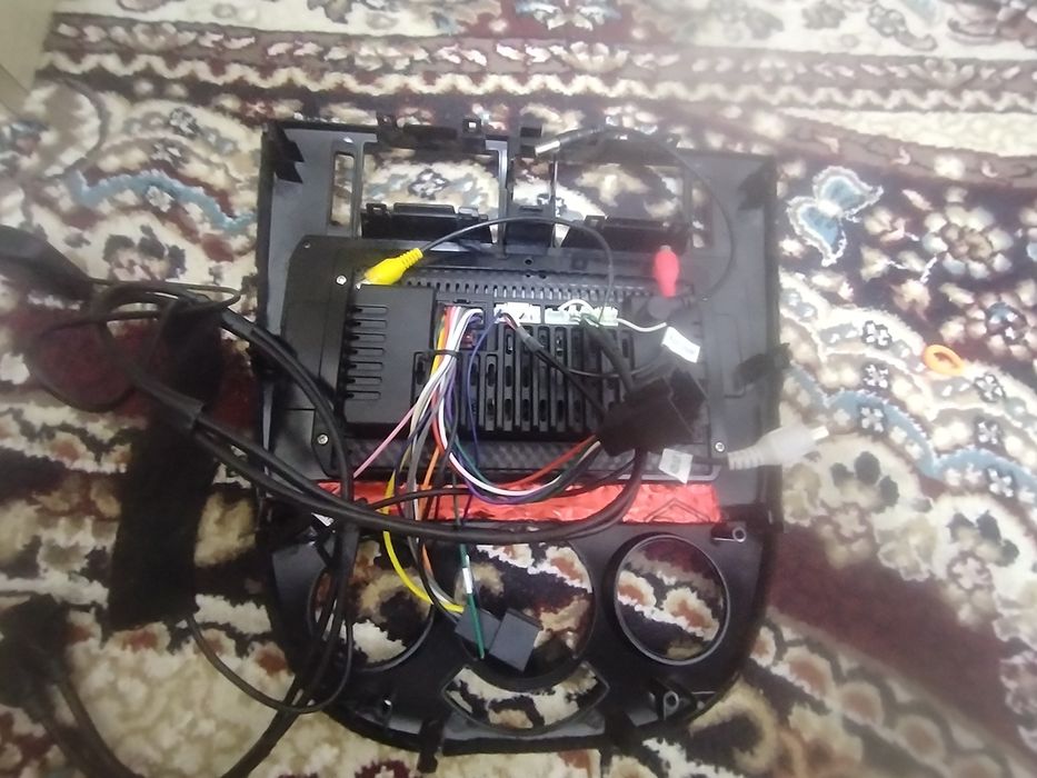 sotiladi monitor +ramka