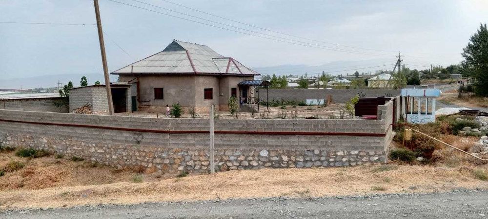 Уй сотилади ер майдони  40 сотих, сув, газ, тук бор