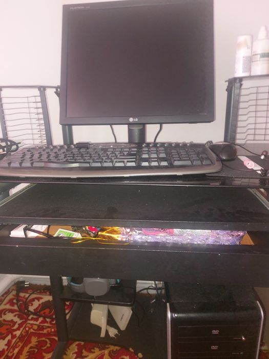 Продам комп в комплекте игры есть срочно