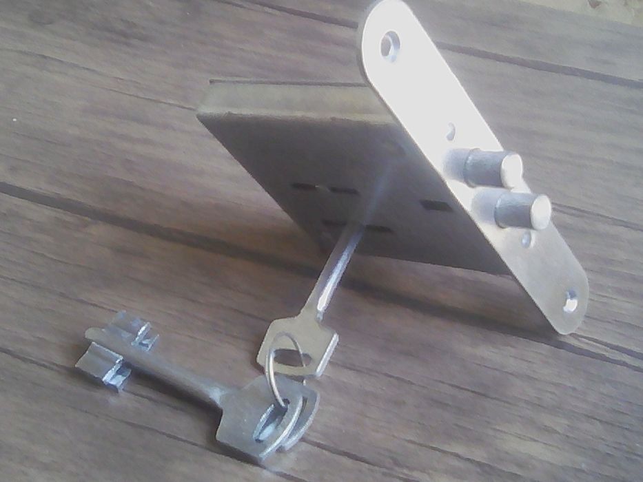 Замки для сейфа.