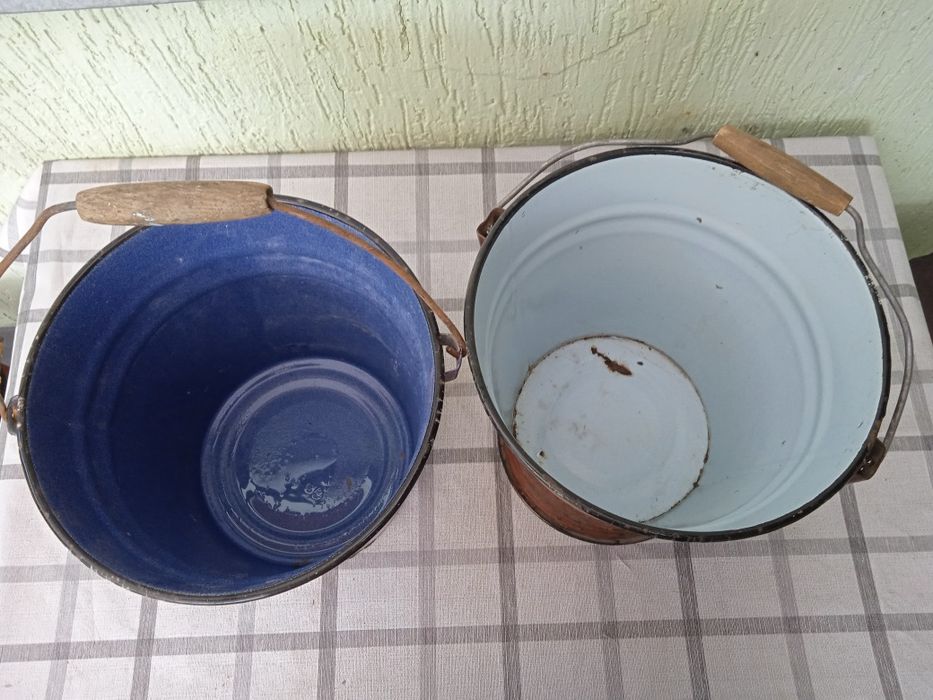 Ведро эмалированное.