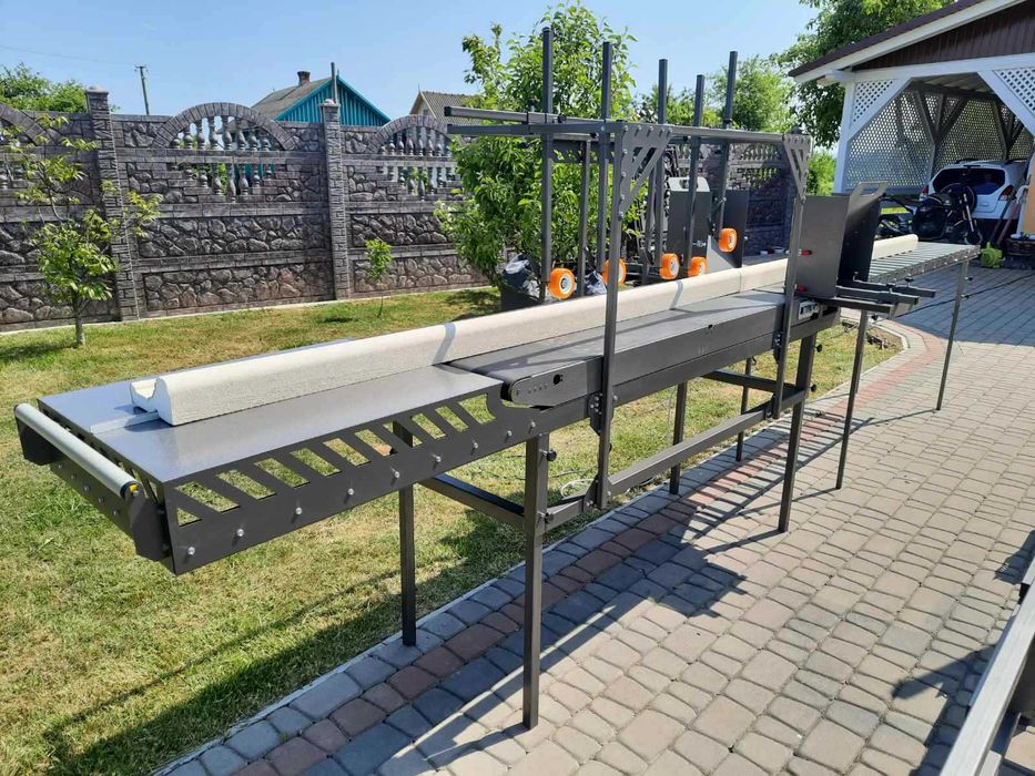 Mașină pentru întărirea decorațiunii fațadelor