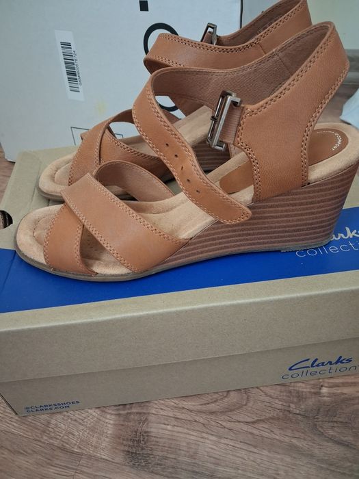 Сандали на платформа Clarks