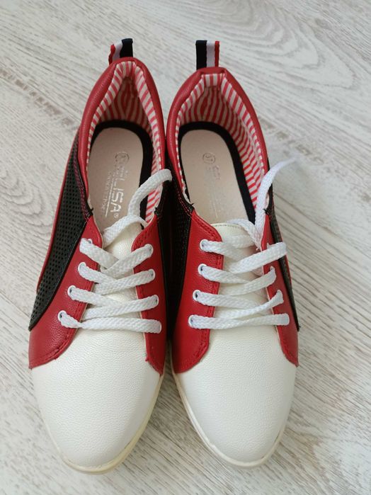 разная обувь на мальчика-девочку