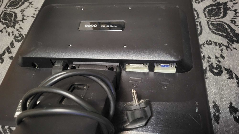 Монитор BenQ E700 17" DVI VGA