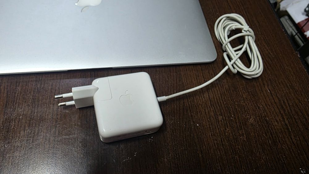 MacBook air i5 8gram ssd