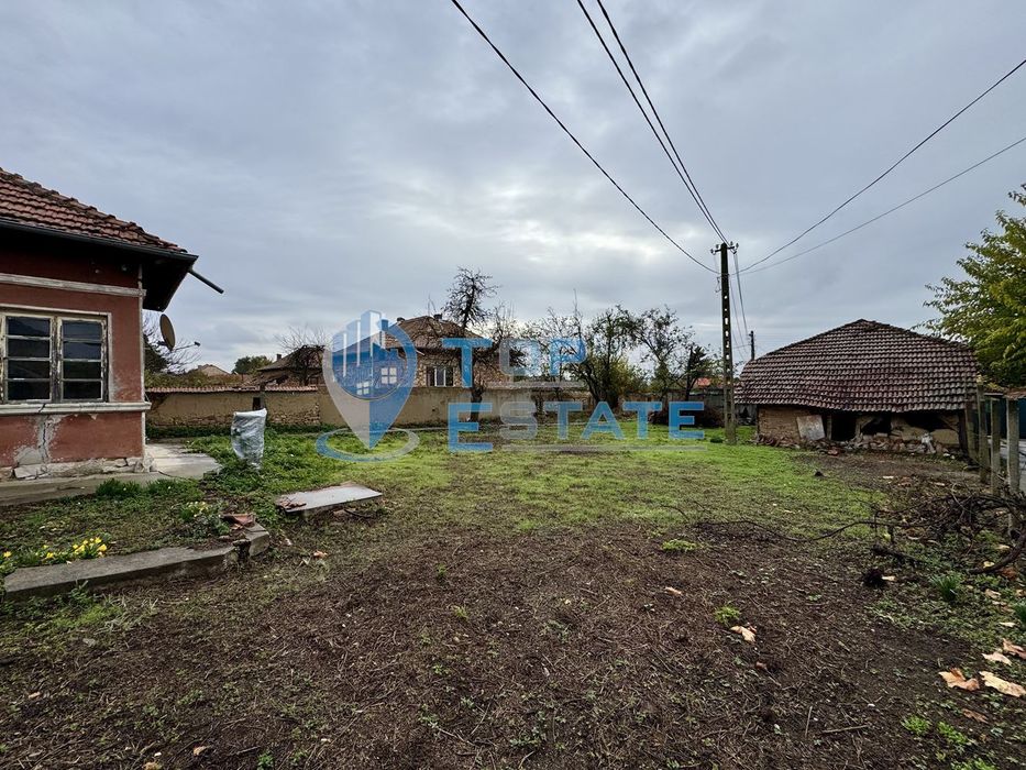 Тухлена къща с допълнителна постройка в град Долна Оряховица, област