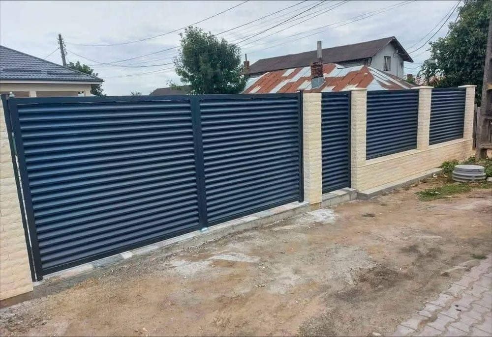 Executăm porți din lamele executăm porți din șipcă metalică executăm porți din tablă cutată executăm orice model de poartă la comanda clientului