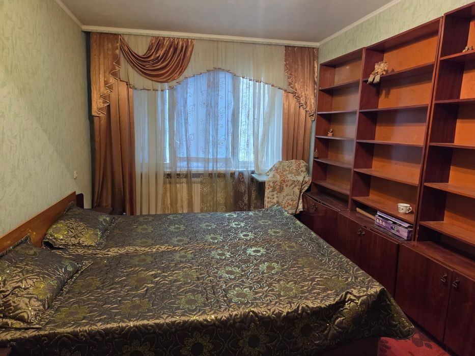 3-комн., 1 этаж, 4 мкр.