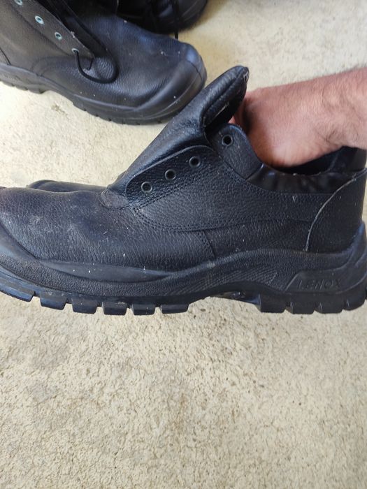 Работни обувки с бомбе 48 номер