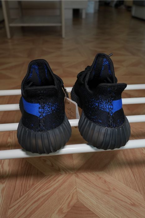 Кроссовки adidas  Yeezy 350 V2