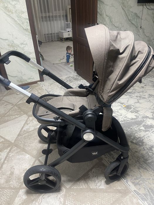 Коляска новая продам