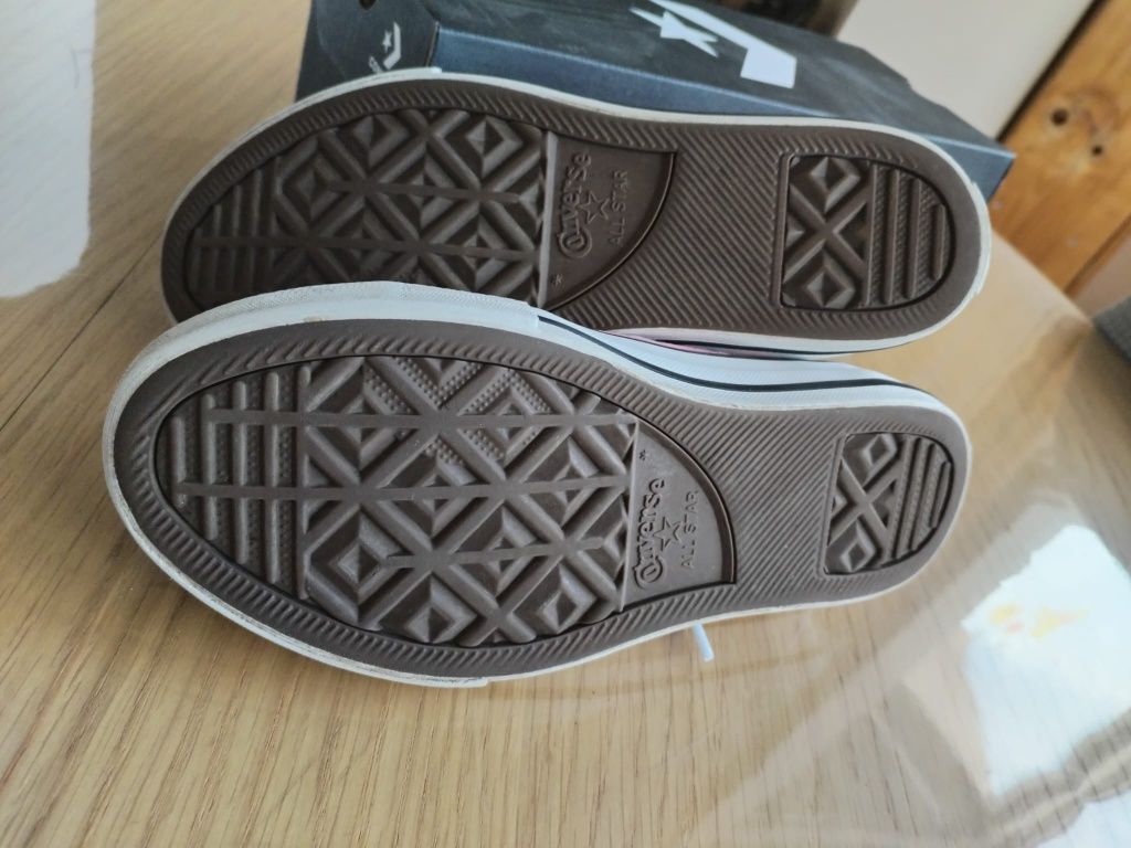 Tenisi Converse marimea 34 35 Botosani OLX.ro