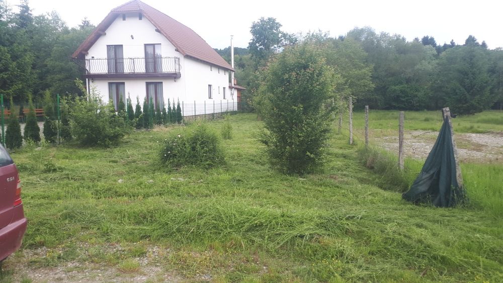 Teren la 50 m de Castelul de Lut si Povestea Calendarului