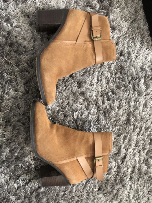 Botine dama scurte maro cu toc din piele intoarsa Camaieu marimea 39