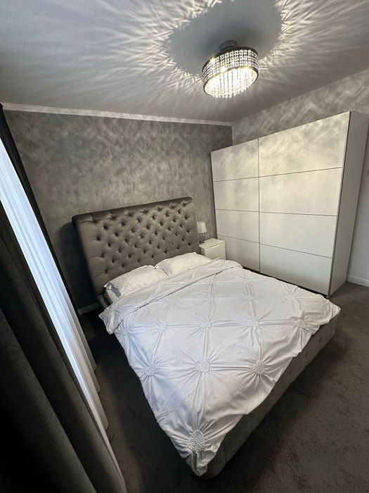 Vand Apartament 3 camere  etaj 2 Renovat