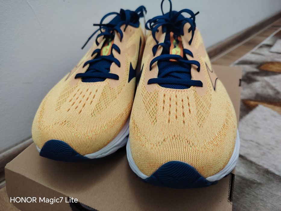 Adidași mizuno serene