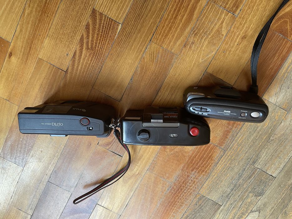 Пет броя лентови фотоапарати.цената е за трите апарата