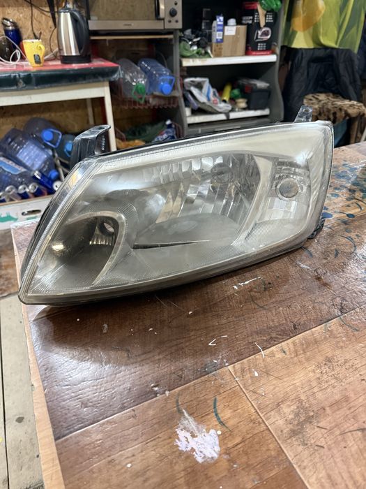 Фара гранта левая