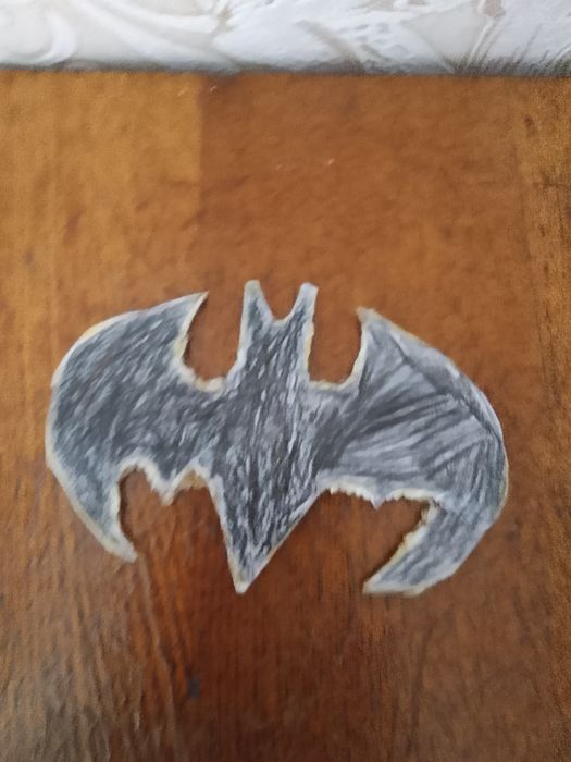 Сурет сатамын, бетменнің белгісі