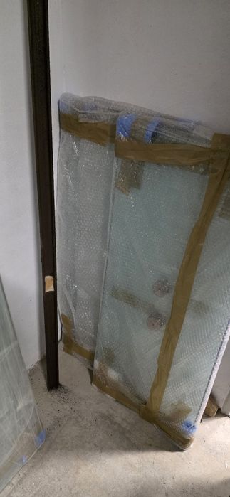 Масивна дървена маса за хранене със стъклен плот 100х200 разтегателна