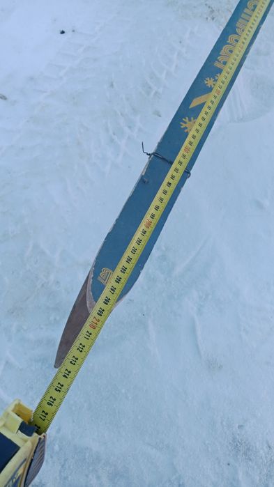 Продам зимние лыжи