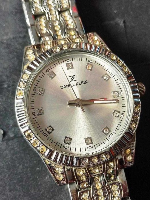 Ceas Damă Daniel Klein DK11170-3 Argintiu cu Cristale - Stare F. Bună