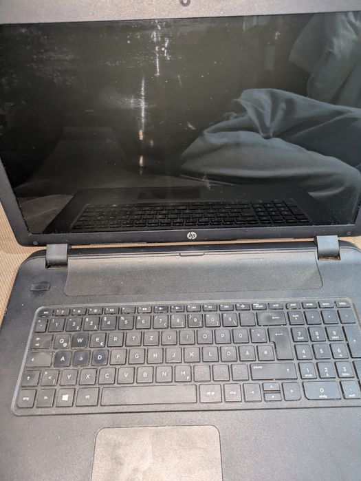 Laptop HP Quad-Core - Windows 10 Pro - Placă Răcire Bonus