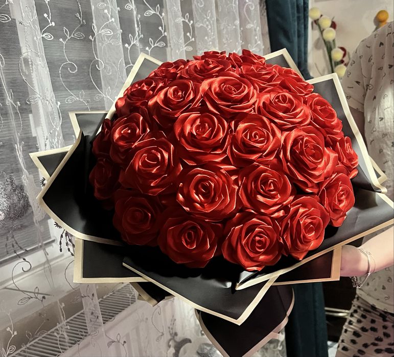 Buchet de 37 de trandafiri din satin