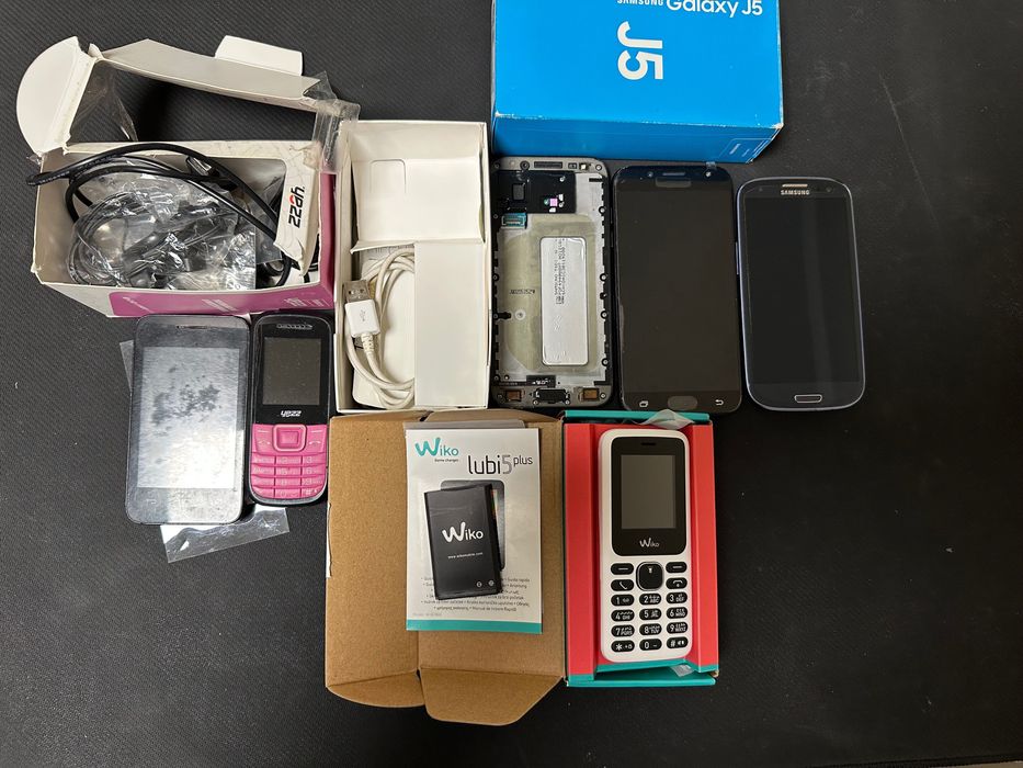 Lot telefoane de testat