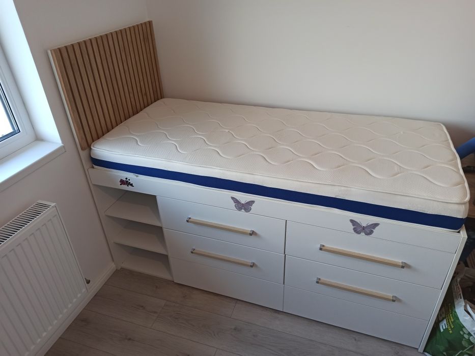 Vând pat adolescenti