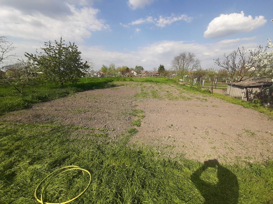 Teren 2000 mp cu front mare, + casa cu utilitati Biharkeresztes