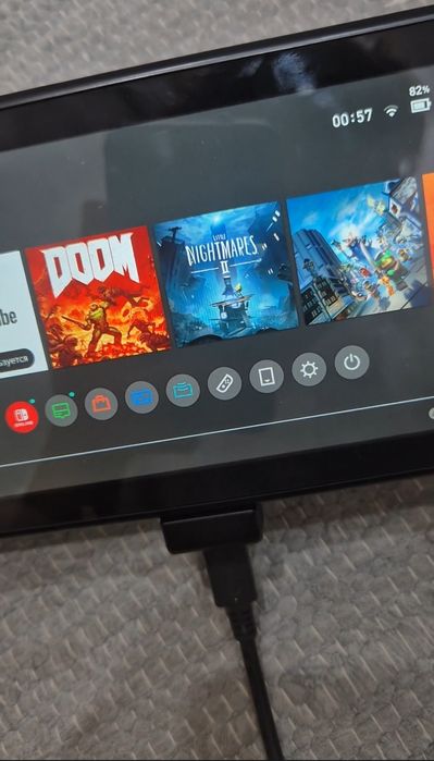 Nintendo Switch + Белый контроллер Dobe + Кейс для переноски