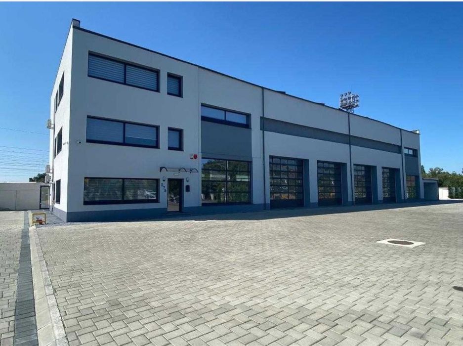 Imobil si teren / Spatiu comercial la Strada E85
