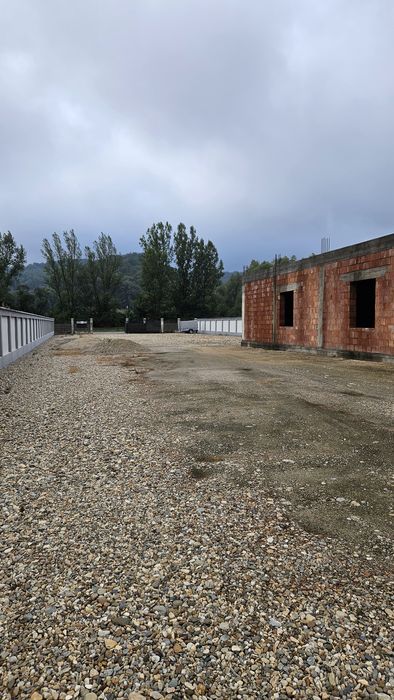 Vănd teren în suprafață de 2400 metri pătrați