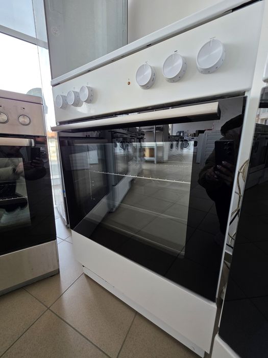 Свободностояща печка с керамични котлони Gorenje