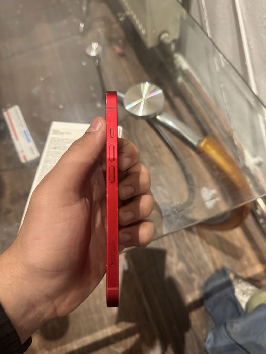 Vand  iphone 13 red impecabil