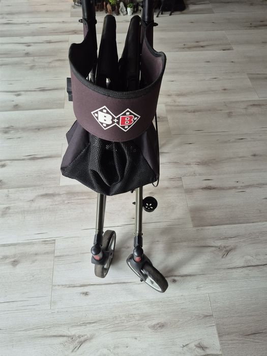 Cadru cu roti pentru persoane cu dizabilitati