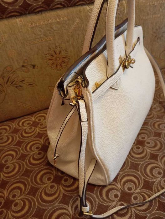 Продается белая сумка