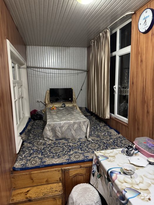 3 xonali uy sotiladi mebellari bilan