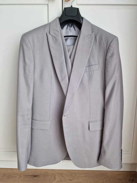 Costum barbatesc