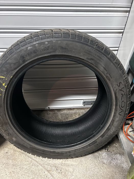 255/50/19 Зимни гуми Syron Everest