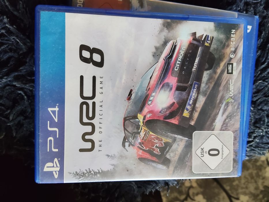PS4 1TB cu 2 manete negociabil