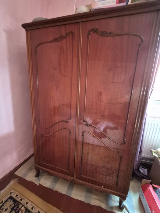 Vand mobilier si electronice